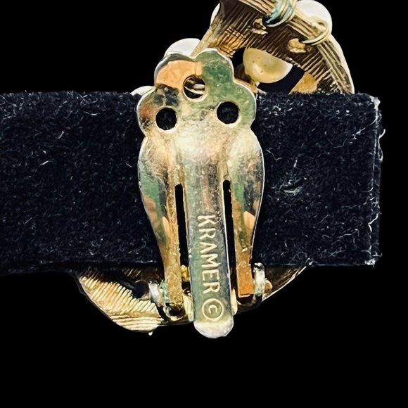 Vintage Kramer Gold Tone And Faux Pearl Brooch And Clip On Earrings (5003) - Picture 9 of 10